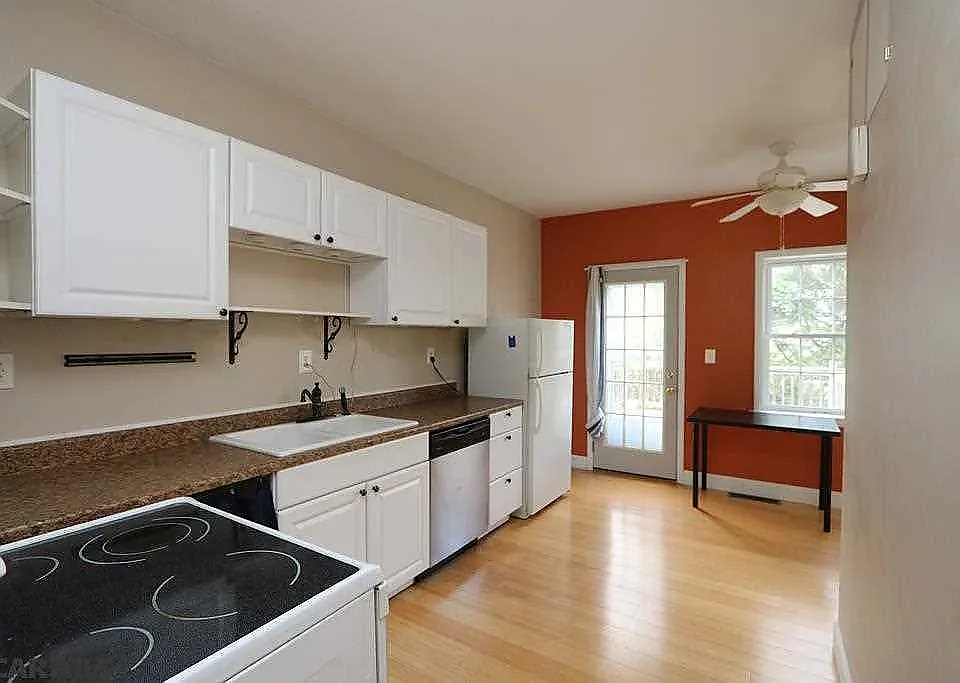 111 W Logan St #111