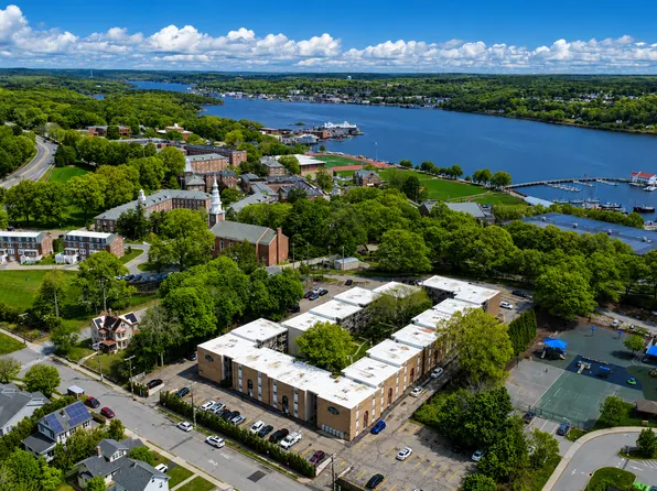 Courtview Square Apartments, 309 Crystal Ave #15C, New London, CT 06320