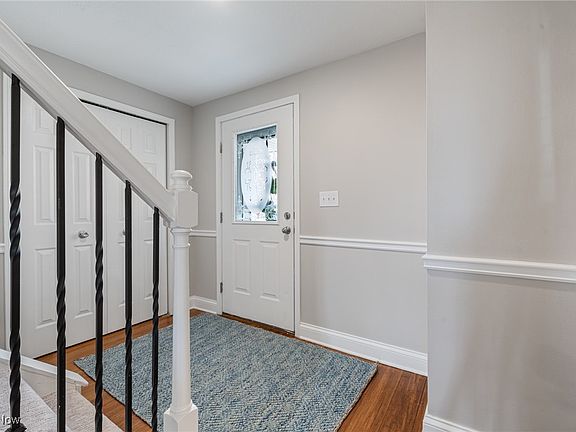 4th image of 1564 Carriage Hill Dr