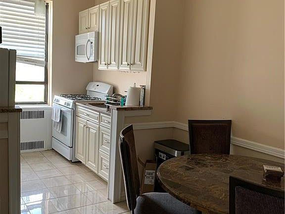 2nd image of 210 Martine Ave APT 6E