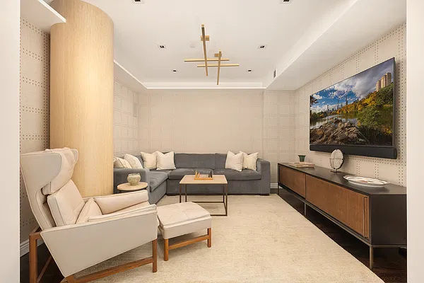 Living room, photo 1