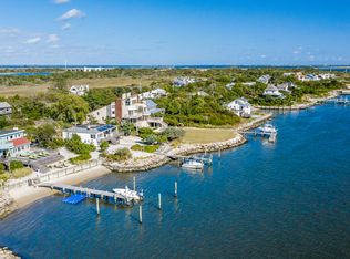 48 Larboard Ct, Oak Beach, NY 11702