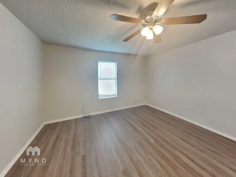 303 N Eastern St #B — Photo 10