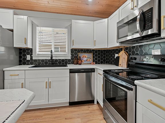 4th image of 335 N 300 W #1