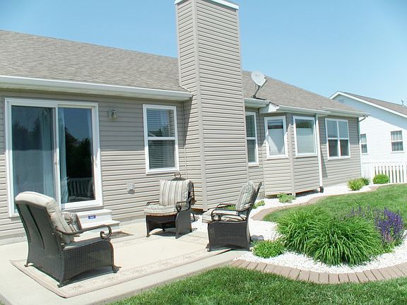 4th image of 240 Falcon Dr E