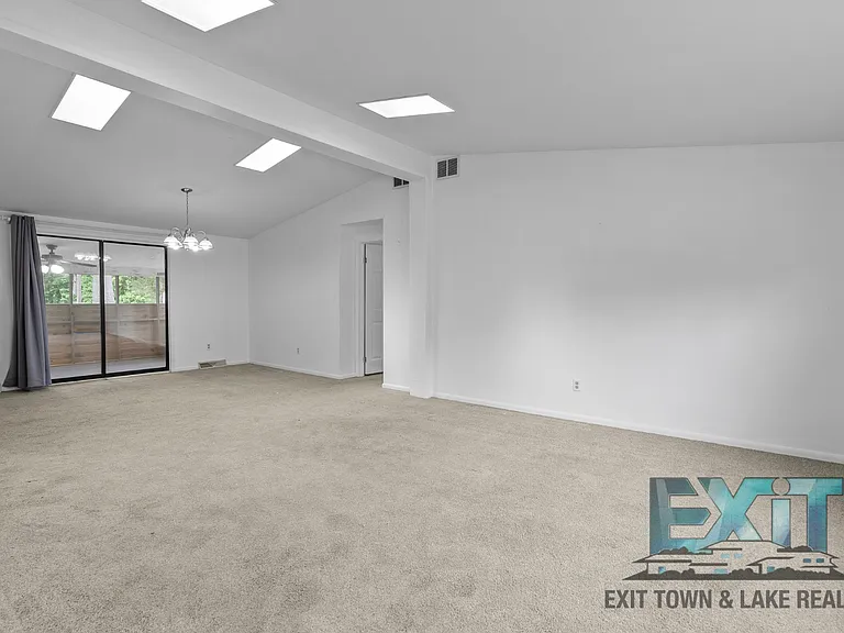 422 Tanglewood Dr — Photo 10