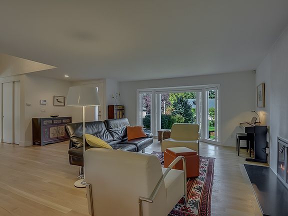3rd image of 2609 169th Ave NE