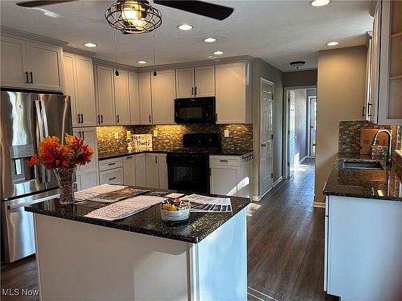 4th image of 2868 Aaron Dr