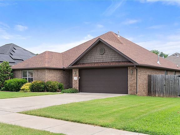 3rd image of 3889 Solitude St