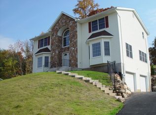 15 Mayfield St, Valley Cottage, NY 10989
