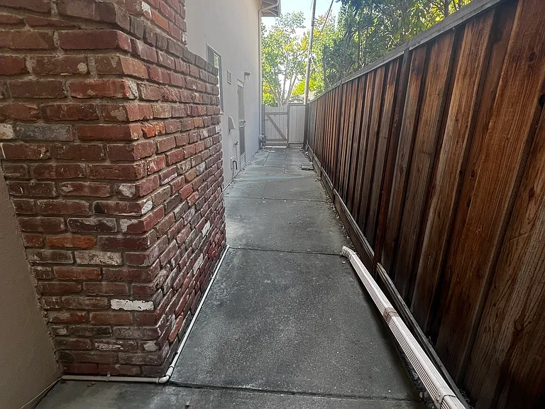 1462 Lillian St — Photo 16