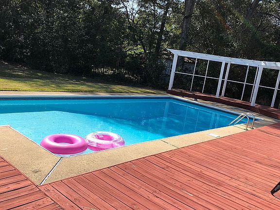 3rd image of 25 Highpoint Dr