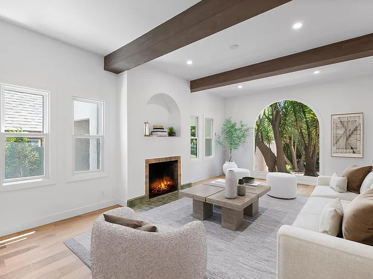 1020 Carol Dr — Photo 9