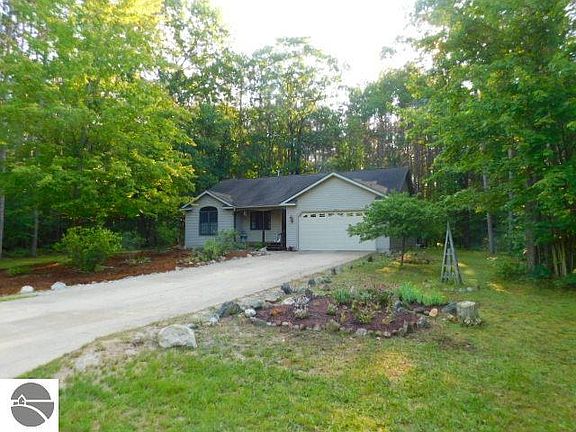 2nd image of 1864 Fairways Dr NE