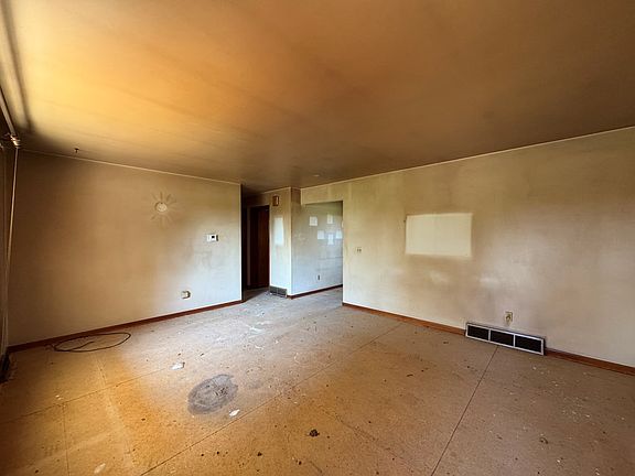 5th image of 601 Hollywood Dr