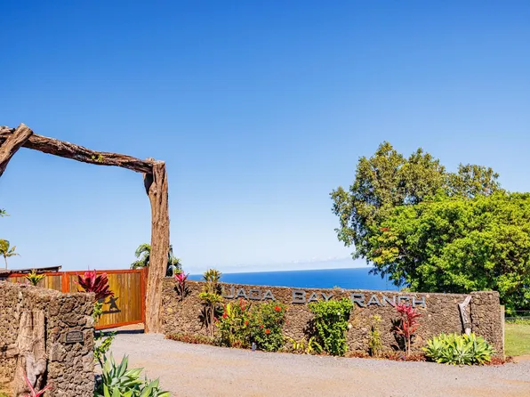 300 Mehana Rd #B, Haiku, HI 96708