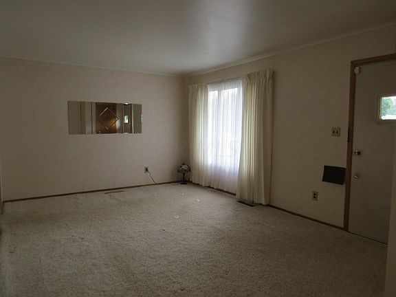 2nd image of 50 Putnam Ave