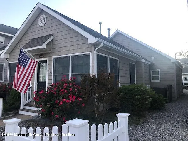 3 bed, 1695 sqft, $4,850 — Photo 2