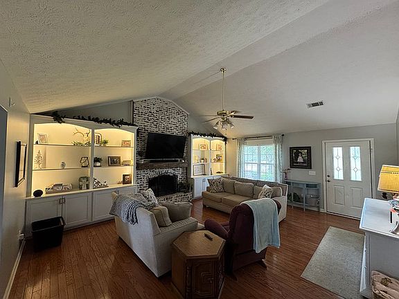 2nd image of 1800 Nicole Ln