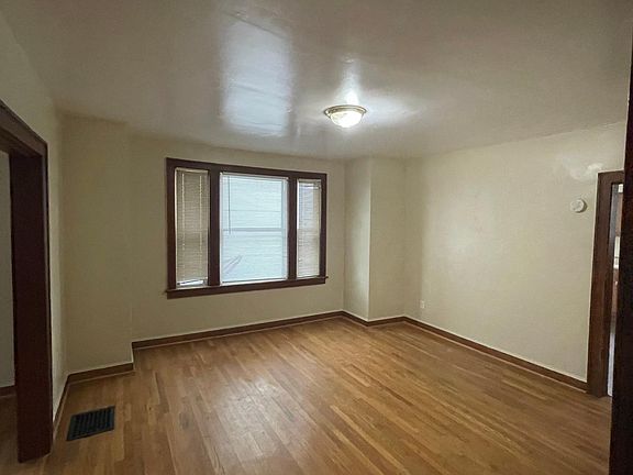 4th image of 180 E Lakeview Ave