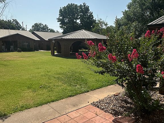 View from backdoor patio looking at courtyard scenary