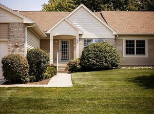 64 Pond Ridge Dr NE, Grand Rapids, MI 49546