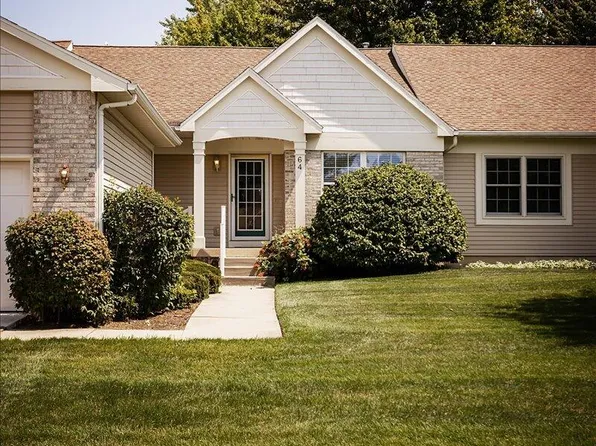 64 Pond Ridge Dr NE, Grand Rapids, MI 49546