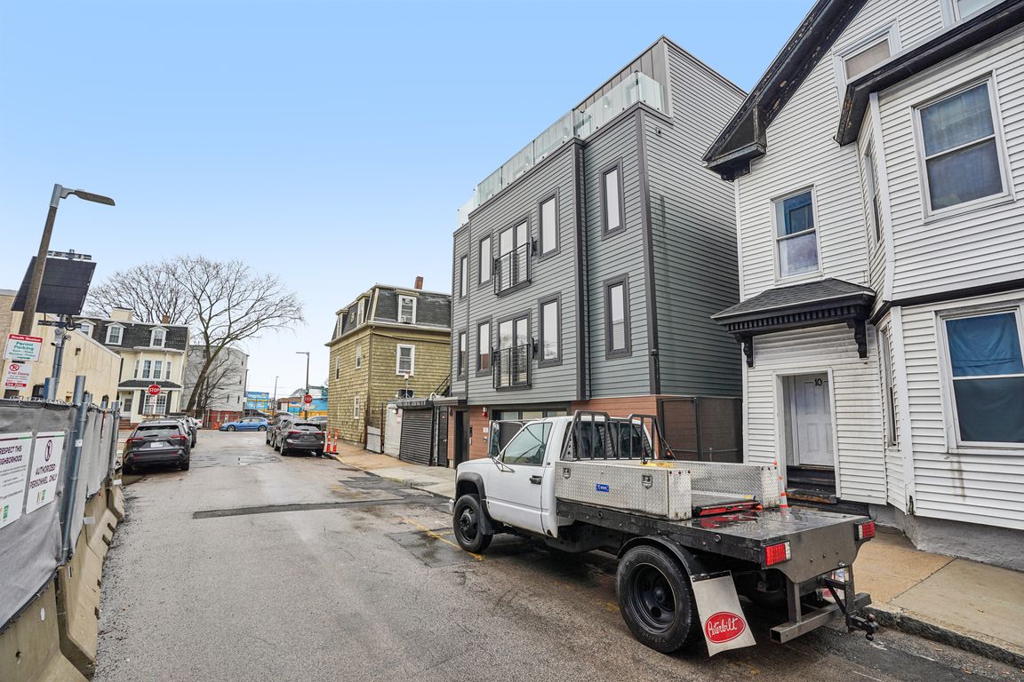 Devine Way Unit 1 - 001