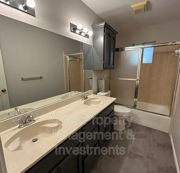 214 W 17th St — Photo 20