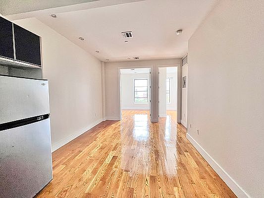 3rd image of 751 Dekalb Ave #4J