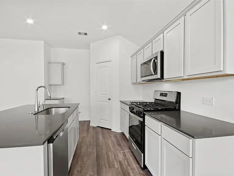 14207 Yellow Jacket Ct — Photo 6