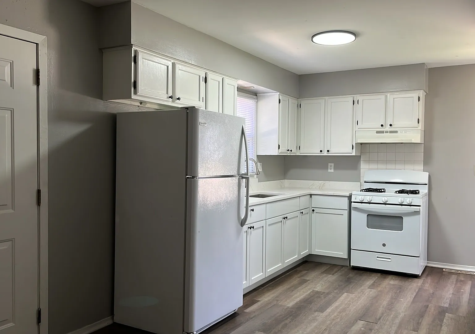 2048 - 2050 Hebron - 2050 — Photo 3