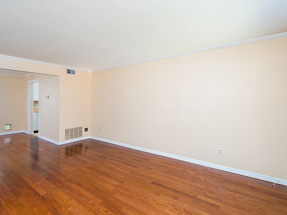 5th image of 807 Hendry Dr