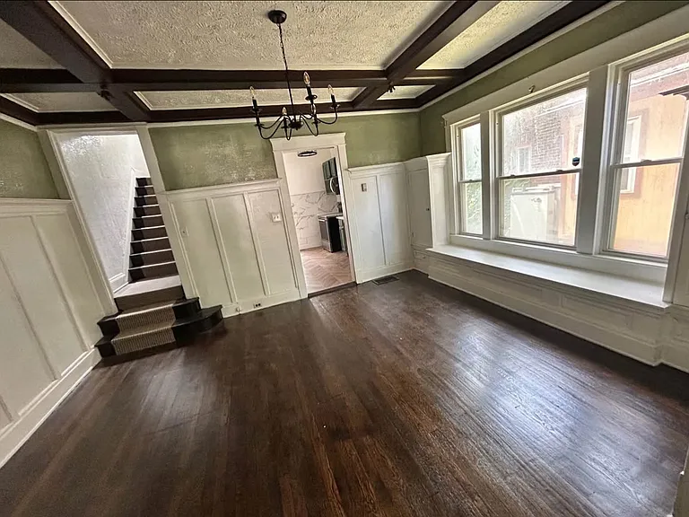 9102 Parkgate Ave — Photo 1