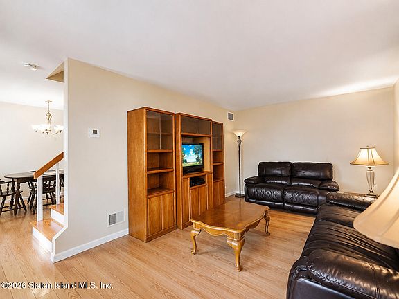 4th image of 413-2 Willow Rd E