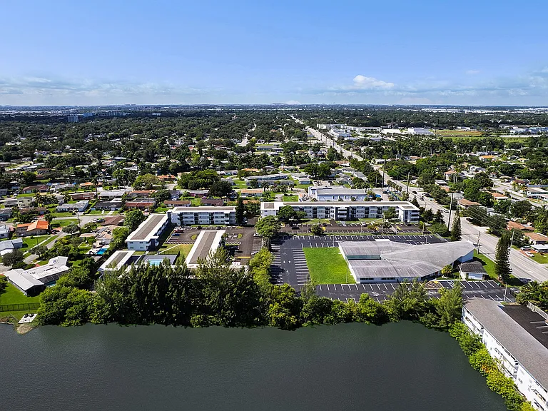 19-web-or-mls-LakeShore_Presidential_DJI_0225