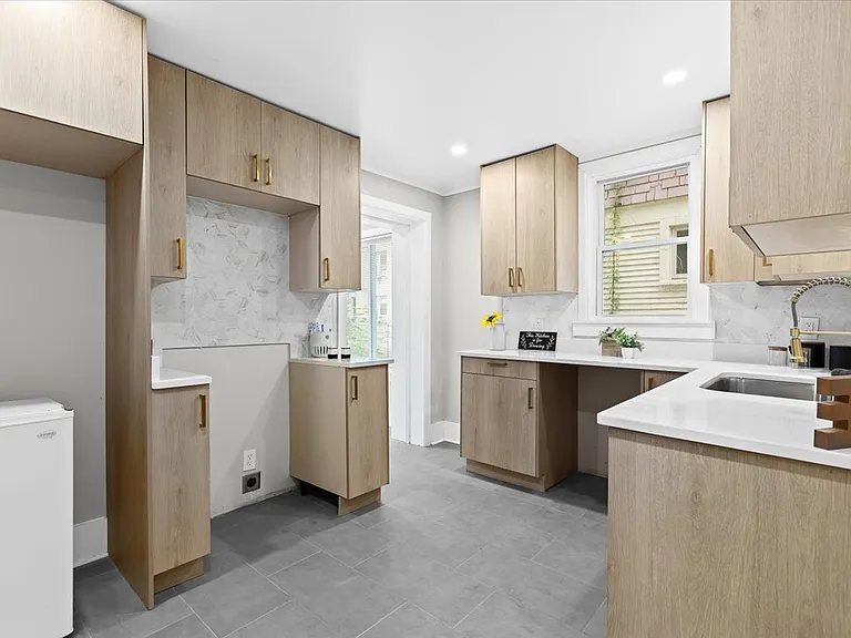 1174 Seward Ave — Photo 4