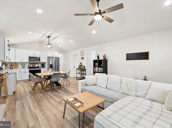 1274 Holly Vista Dr, Colonial Beach, VA 22443