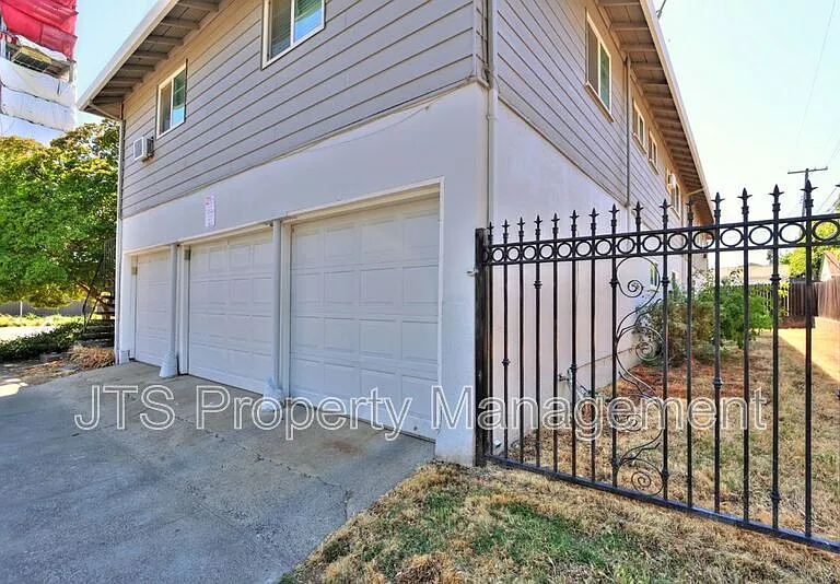 4439 V St #5 — Photo 53