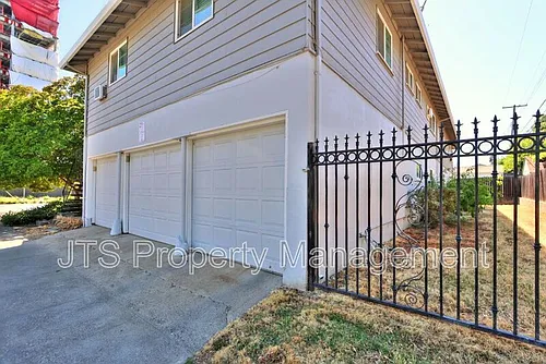 4439 V St Photo 1