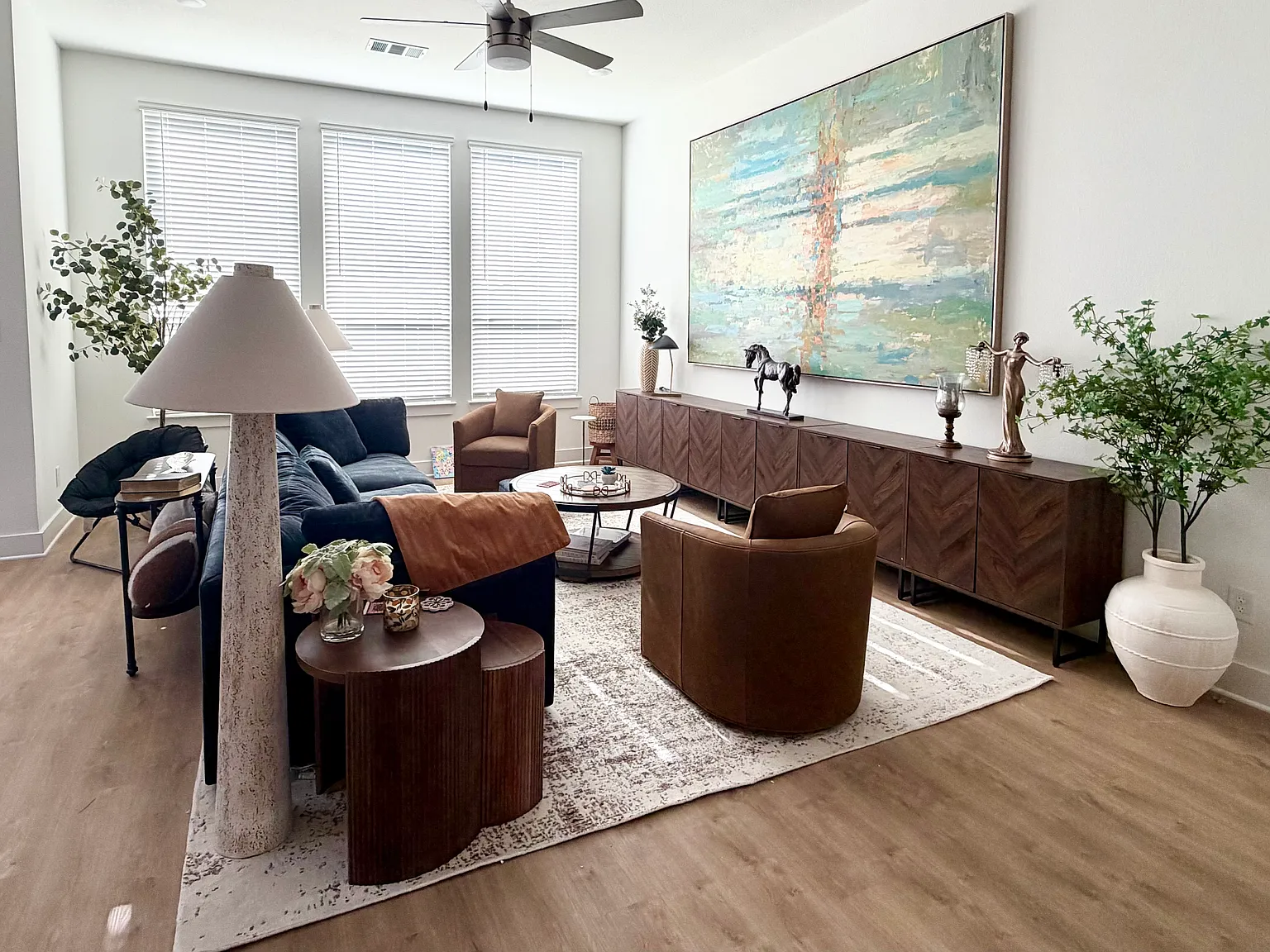4 bed, 2319 sqft, $3,000 — Photo 2