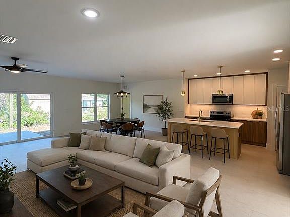 3rd image of 5813 Regent Rd