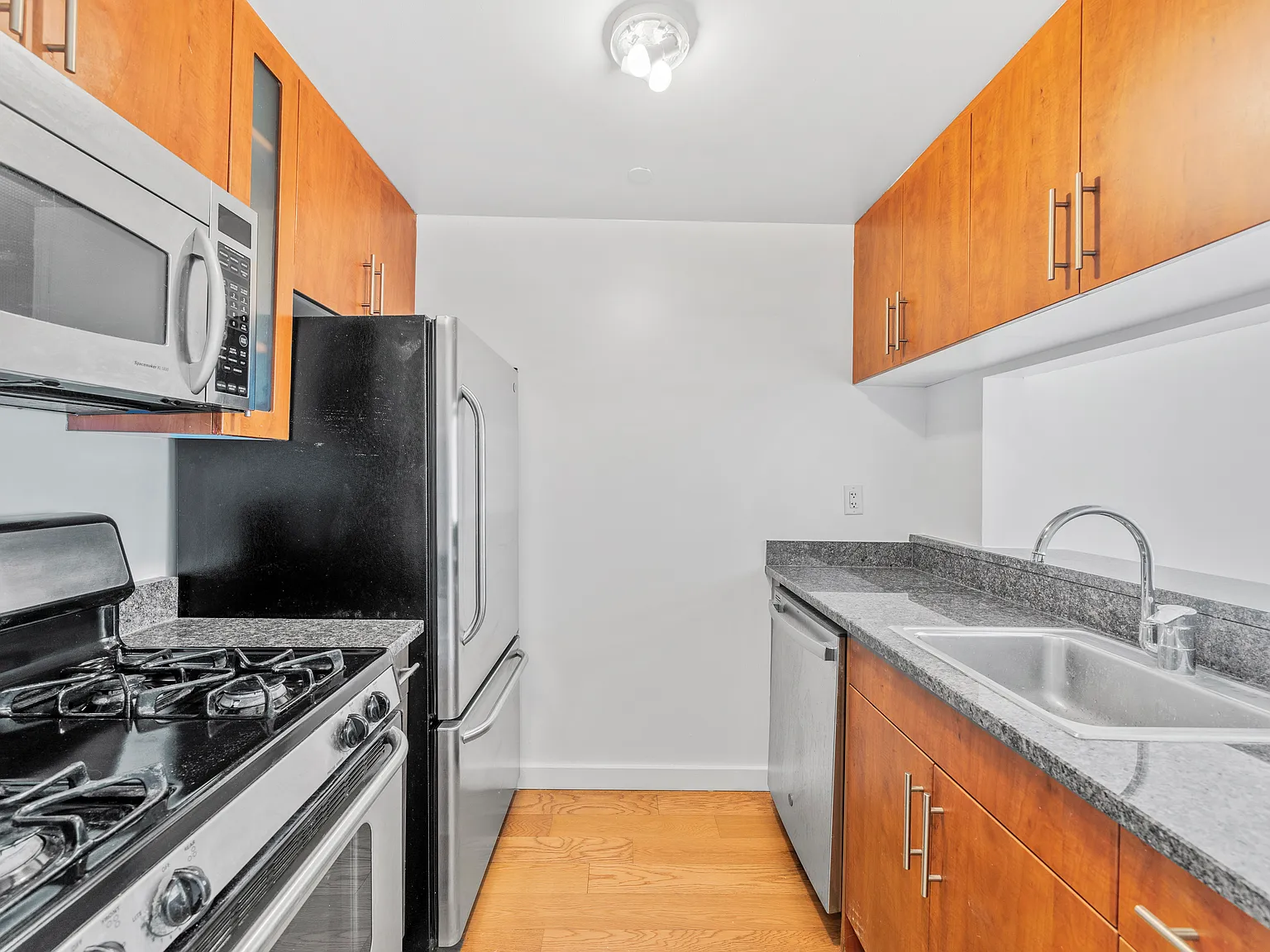 260 West 54th Street — Photo 3