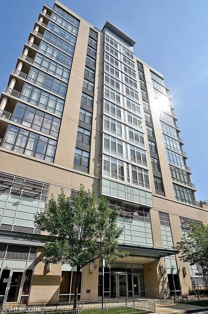 1 bed, 906 sqft, $2,600 — Photo 1