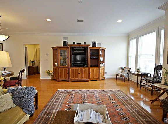 3rd image of 5 Tenakill Park Dr #106-1H