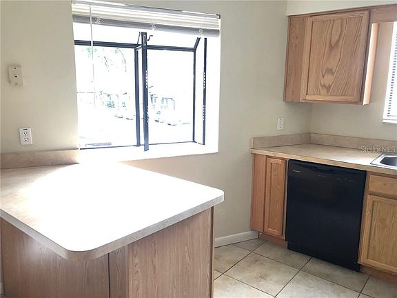 4th image of 1720 Foxhall Cir
