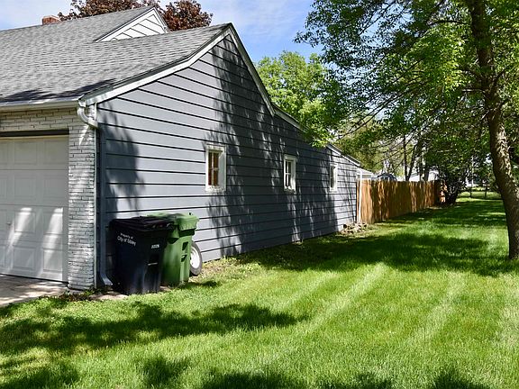 2nd image of 920 8th St