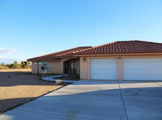 12085 Mission St, Oak Hills, CA 92344