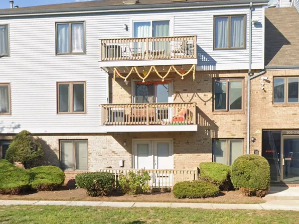 212 Peach St, Avenel, NJ 07001