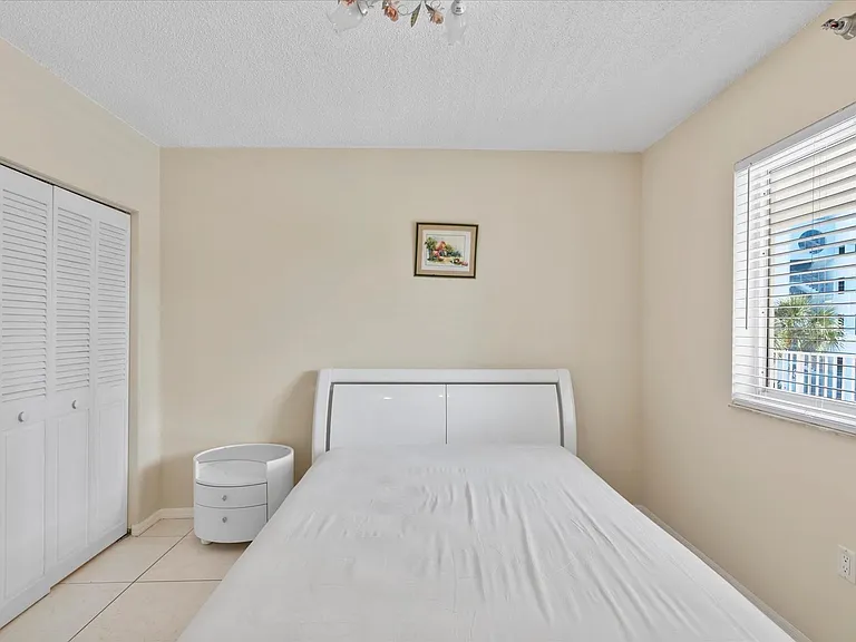 18260 N Bay Rd #304 — Photo 32